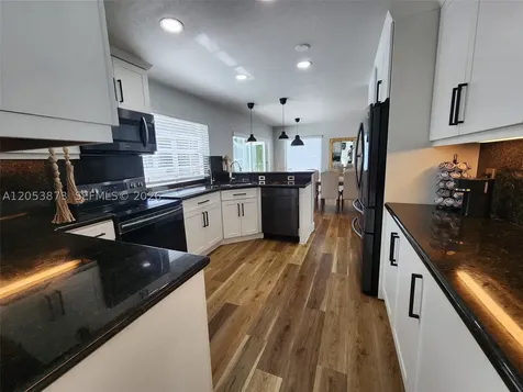 594 Spinnaker Weston FL 33326
