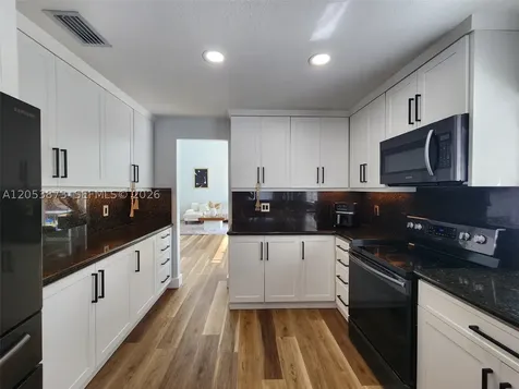 594 Spinnaker Weston FL 33326
