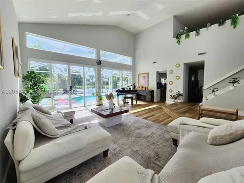 594 Spinnaker Weston FL 33326