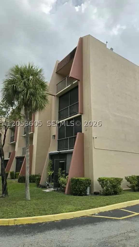 13707 Kendale Lakes Circle Miami FL 33183