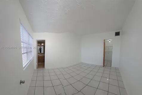 13707 Kendale Lakes Circle Miami FL 33183