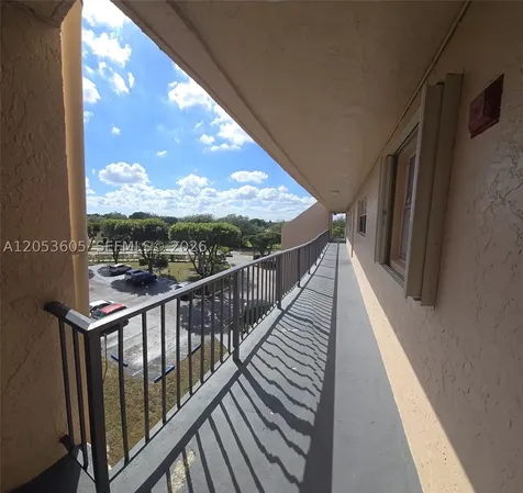 13707 Kendale Lakes Circle Miami FL 33183