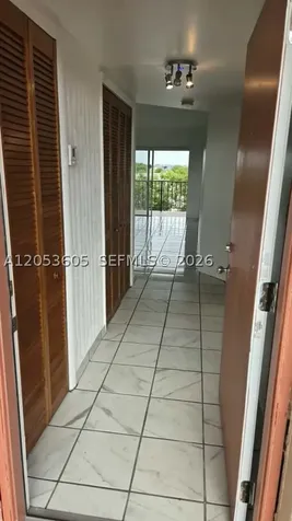 13707 Kendale Lakes Circle Miami FL 33183