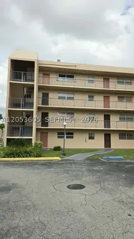 13707 Kendale Lakes Circle Miami FL 33183