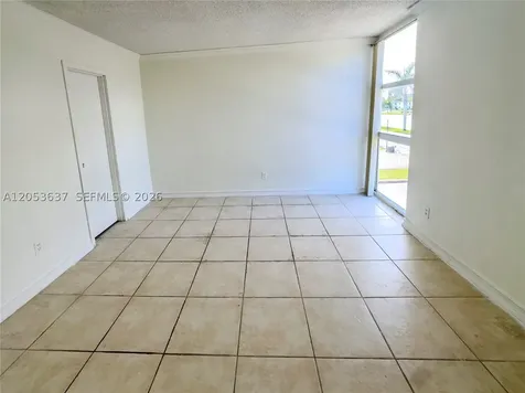2075 NE 164th Street North Miami Beach FL 33162