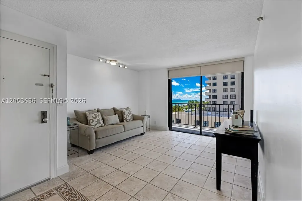 2625 Collins Avenue Miami Beach FL 33140