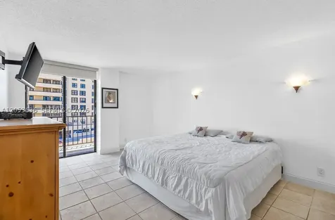 2625 Collins Avenue Miami Beach FL 33140
