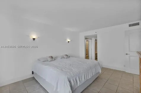 2625 Collins Avenue Miami Beach FL 33140