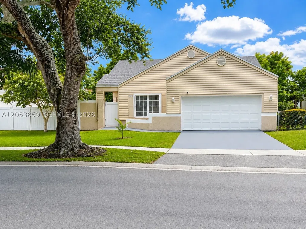1040 SW 85th Terrace Pembroke Pines FL 33025