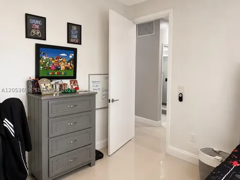 1040 SW 85th Terrace Pembroke Pines FL 33025