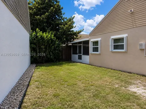 1040 SW 85th Terrace Pembroke Pines FL 33025