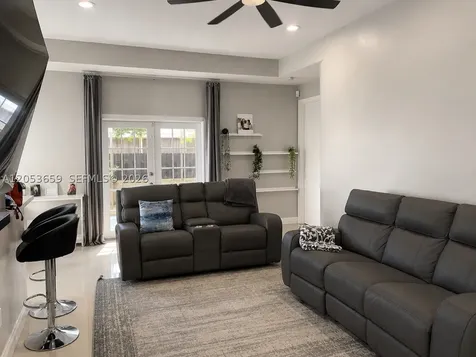 1040 SW 85th Terrace Pembroke Pines FL 33025