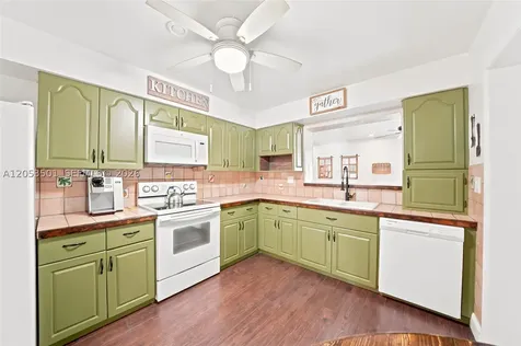 15425 N Miami Avenue Miami FL 33169
