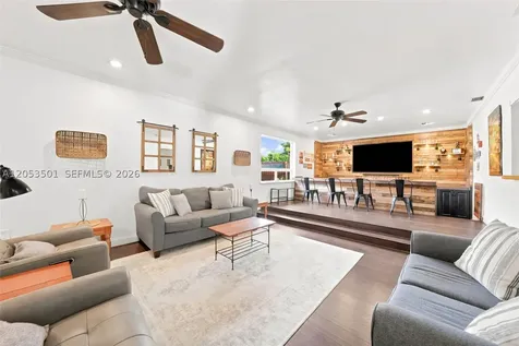15425 N Miami Avenue Miami FL 33169
