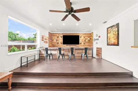 15425 N Miami Avenue Miami FL 33169