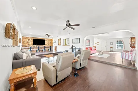 15425 N Miami Avenue Miami FL 33169