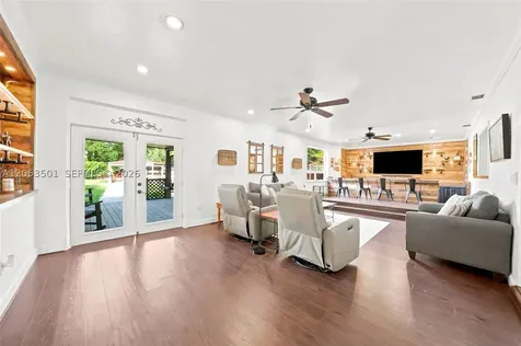 15425 N Miami Avenue Miami FL 33169