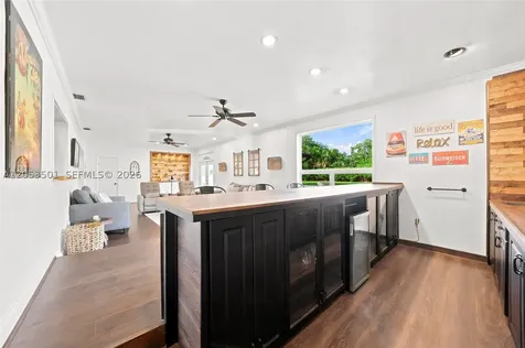 15425 N Miami Avenue Miami FL 33169