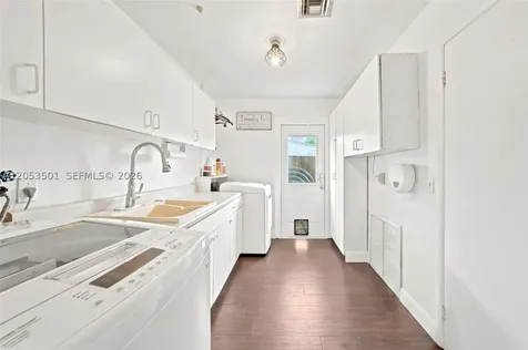 15425 N Miami Avenue Miami FL 33169