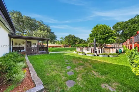 15425 N Miami Avenue Miami FL 33169