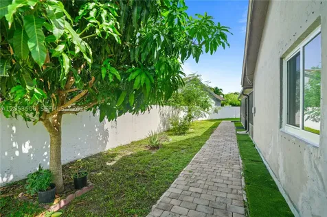 4040 NE 6th Avenue Deerfield Beach FL 33064