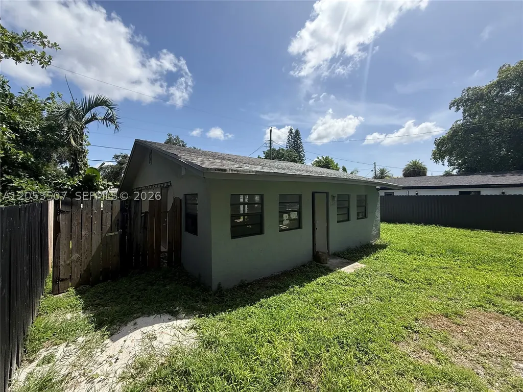 6123 Call Street Hollywood FL 33024