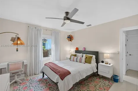 2543 SW 15th Street Miami FL 33145