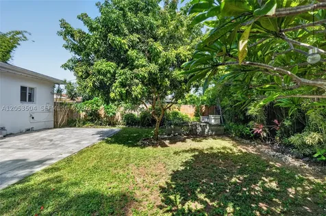 2543 SW 15th Street Miami FL 33145
