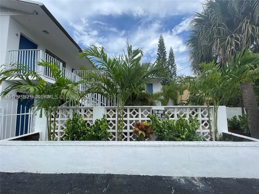 1425 NE 56th Street Fort Lauderdale FL 33334