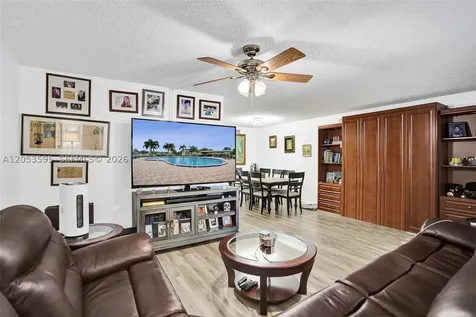 208 Greenbrier C West Palm Beach FL 33417