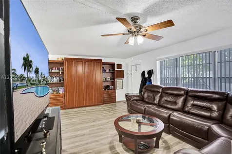 208 Greenbrier C West Palm Beach FL 33417