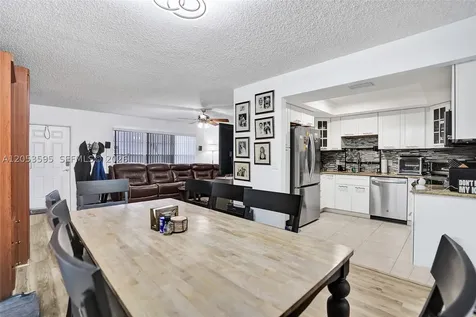208 Greenbrier C West Palm Beach FL 33417
