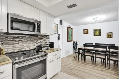 208 Greenbrier C West Palm Beach FL 33417