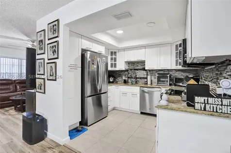 208 Greenbrier C West Palm Beach FL 33417