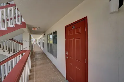 208 Greenbrier C West Palm Beach FL 33417