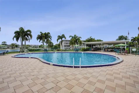 208 Greenbrier C West Palm Beach FL 33417