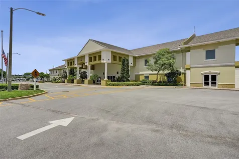 208 Greenbrier C West Palm Beach FL 33417