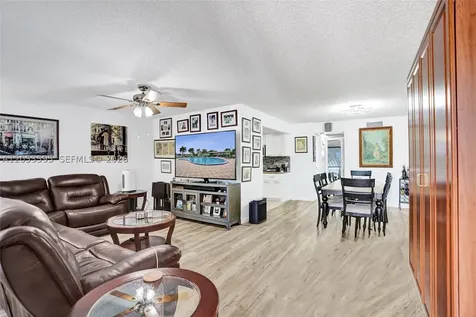 208 Greenbrier C West Palm Beach FL 33417