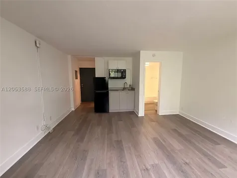 143 SW 9th Street Miami FL 33130
