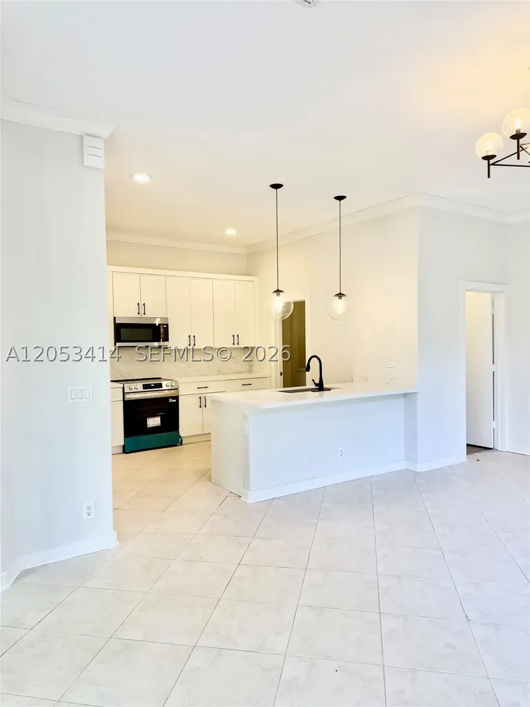 4946 SW 38th Way Hollywood FL 33312
