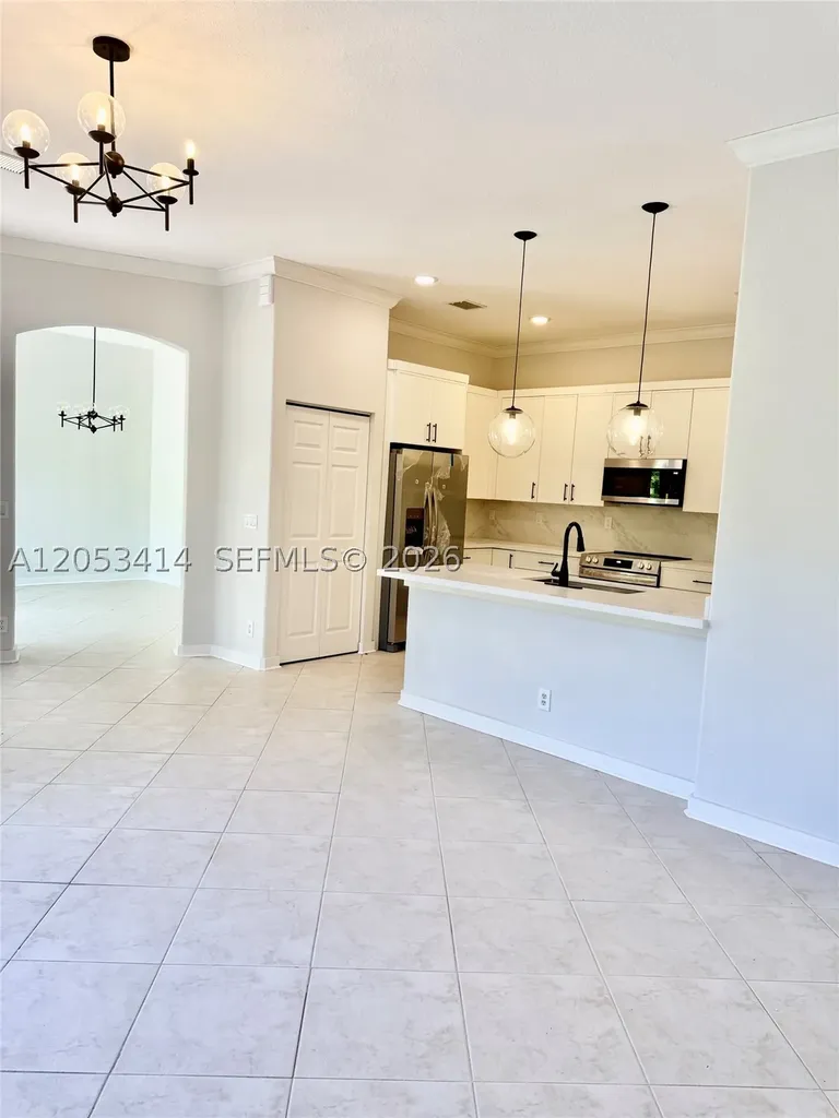 4946 SW 38th Way Hollywood FL 33312