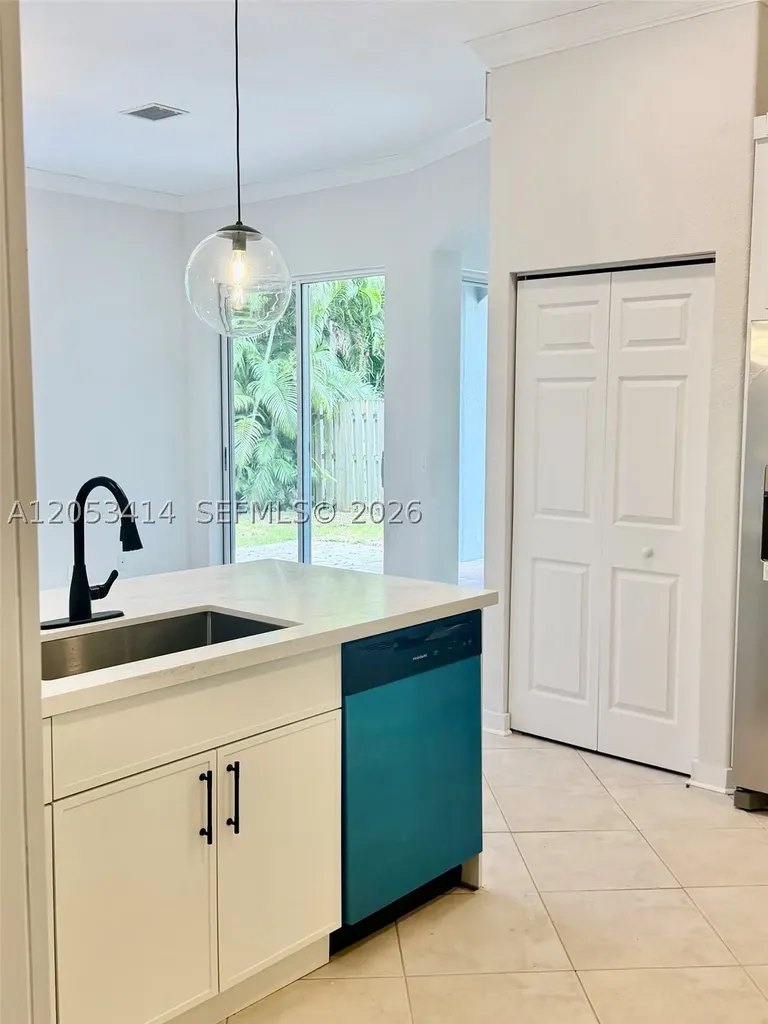 4946 SW 38th Way Hollywood FL 33312