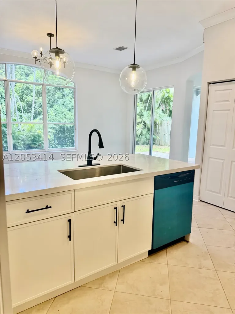 4946 SW 38th Way Hollywood FL 33312