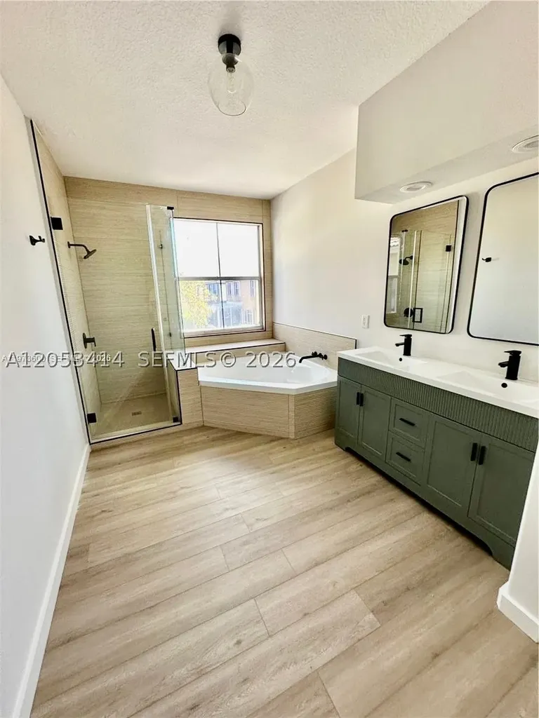 4946 SW 38th Way Hollywood FL 33312