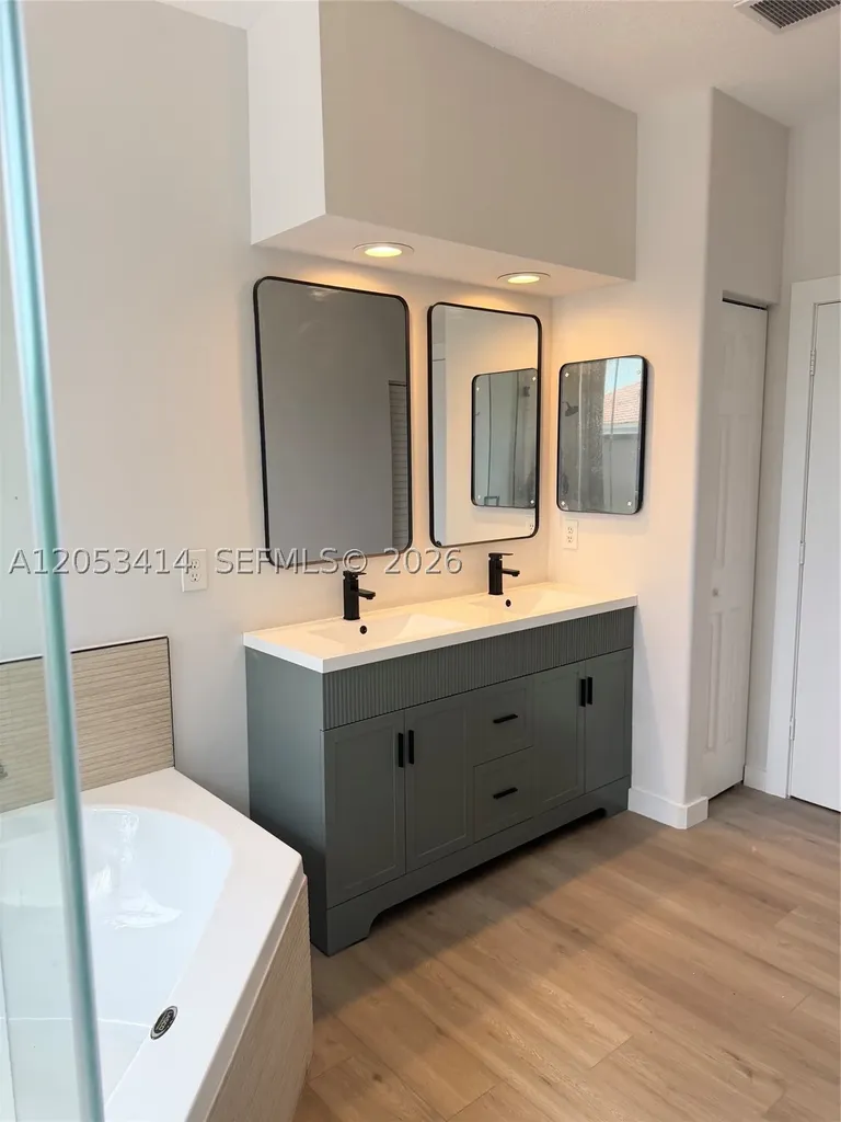 4946 SW 38th Way Hollywood FL 33312