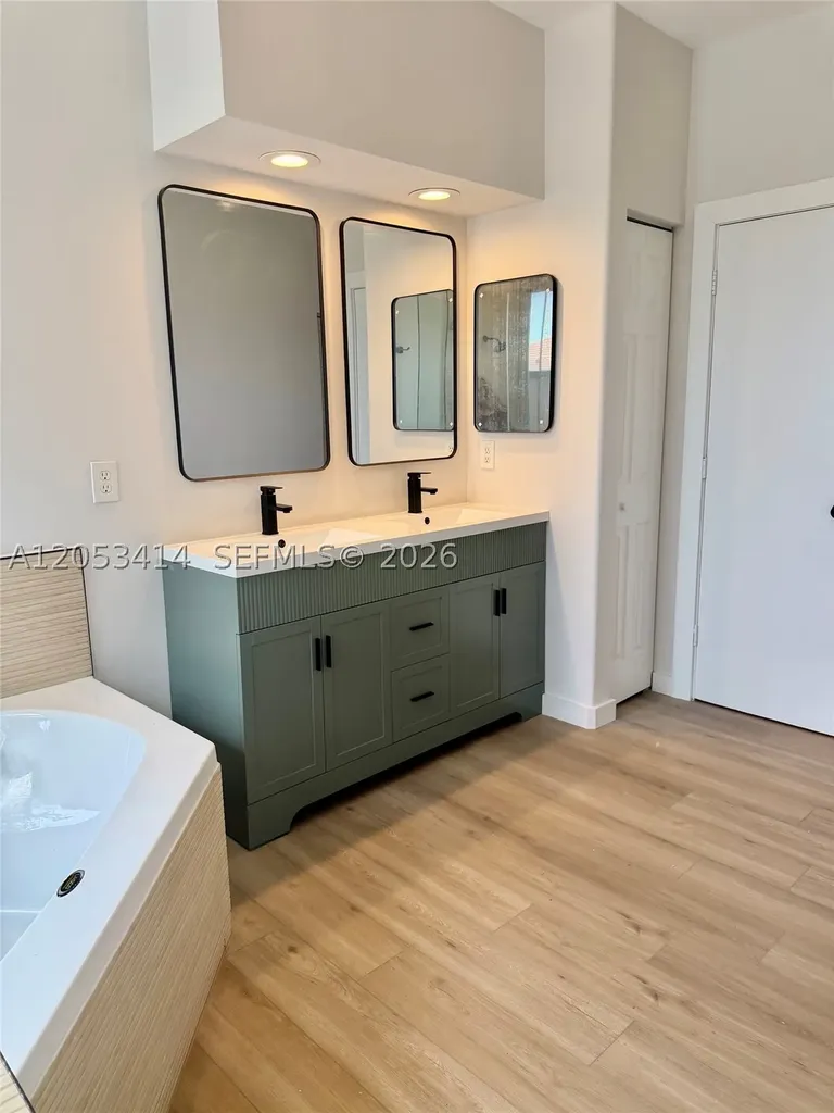 4946 SW 38th Way Hollywood FL 33312