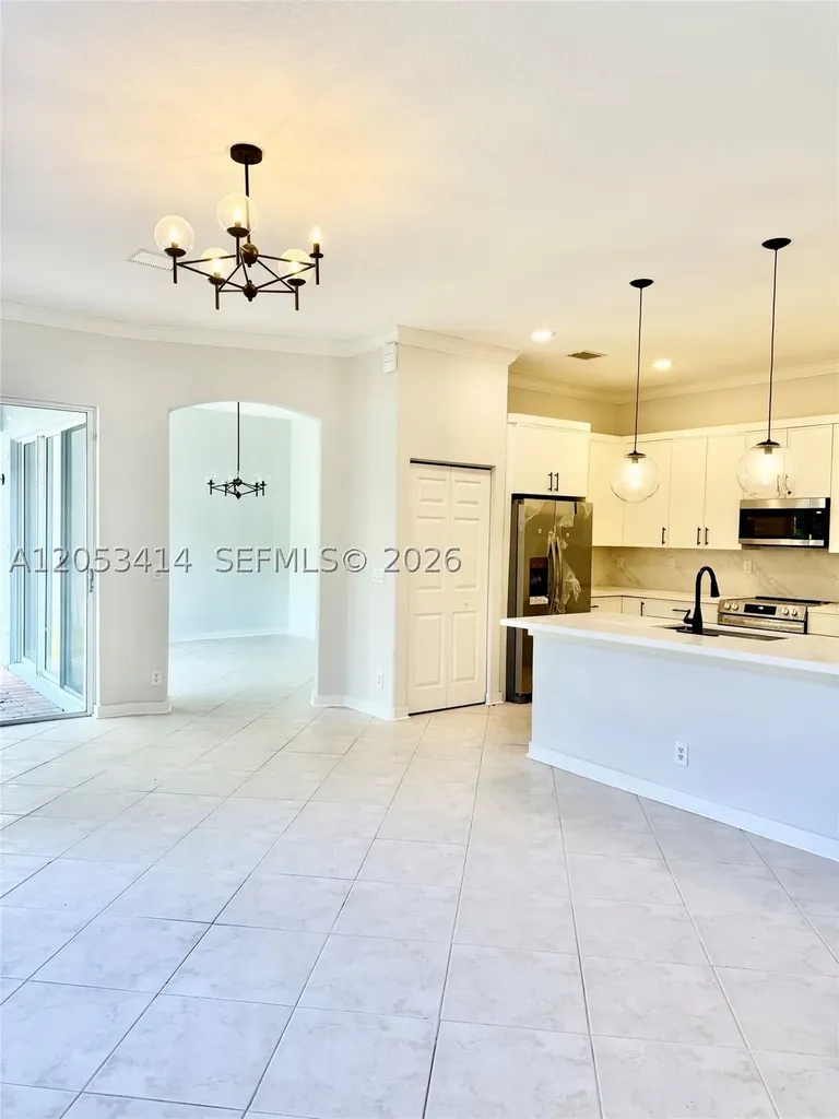 4946 SW 38th Way Hollywood FL 33312