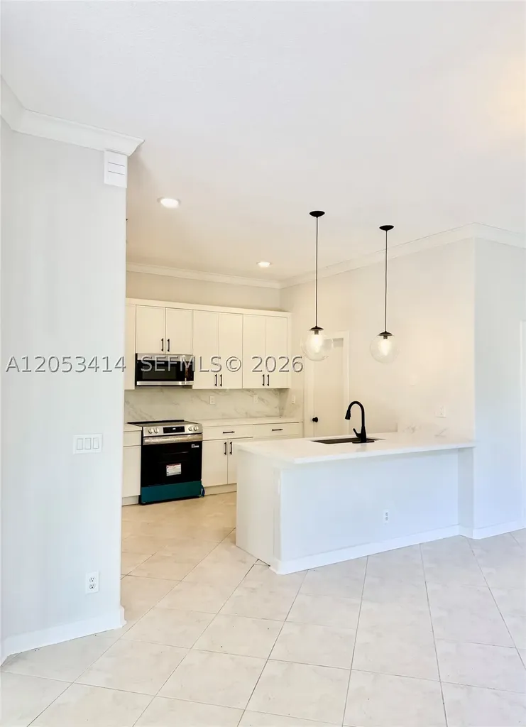 4946 SW 38th Way Hollywood FL 33312