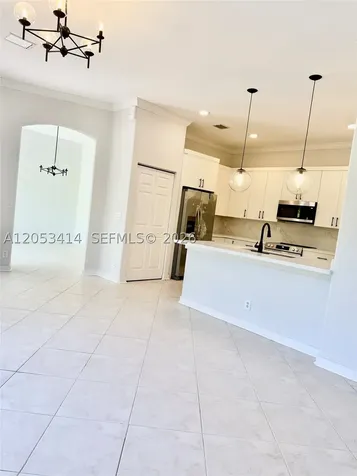 4946 SW 38th Way Hollywood FL 33312