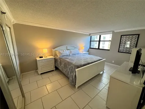 2625 Collins Avenue Miami Beach FL 33140